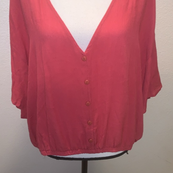 Forever 21 plus pink v-back short sleeve button down blouse - Picture 2 of 6